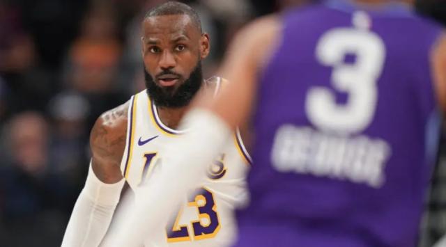 实时比分查询-过去3场三分合计15中0！谁偷走了詹姆斯的投篮包？