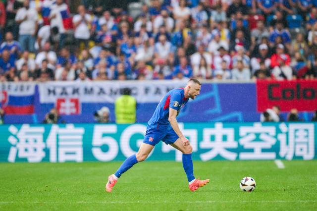 开云登录入口-王勤伯：踢了半场古代足球后，乌克兰拯救了自己