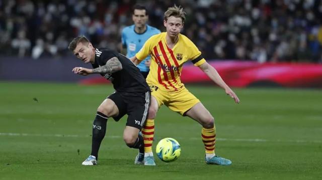 巴萨逼德容走，德容：就不走