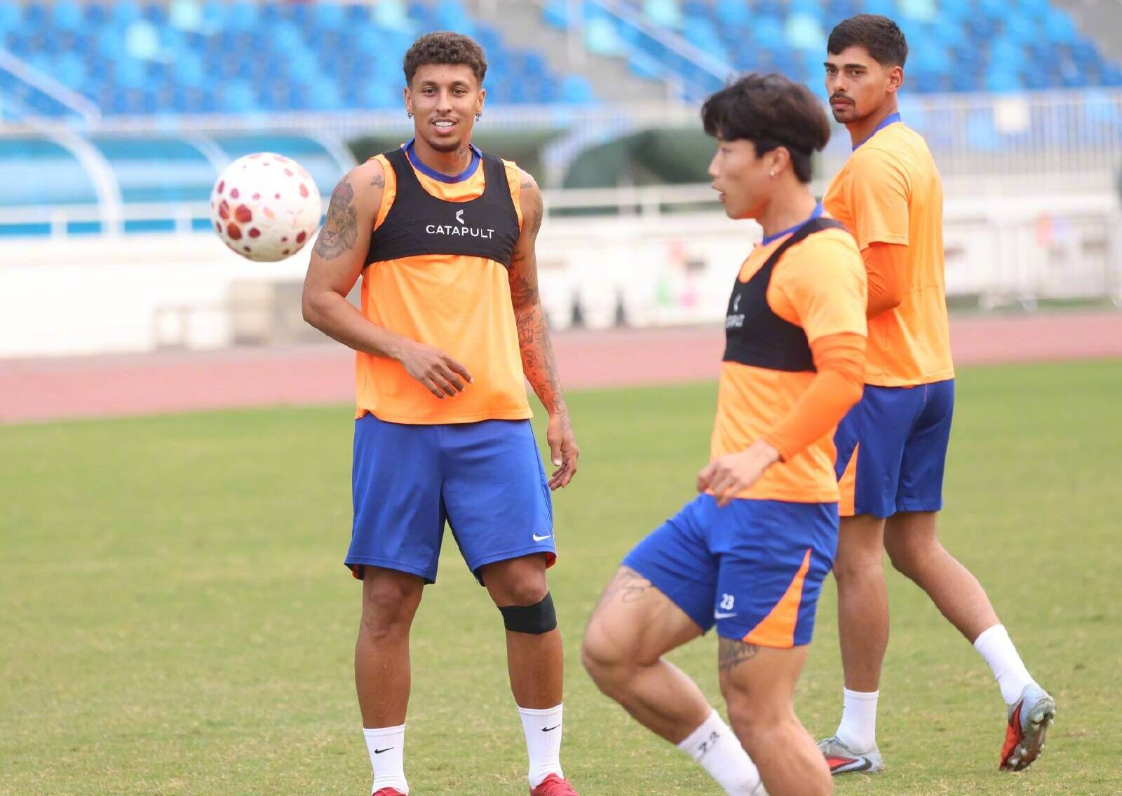 开云网页版-泰山队赛季球衣号码有变化 彭啸改穿3号 谢文能变7号