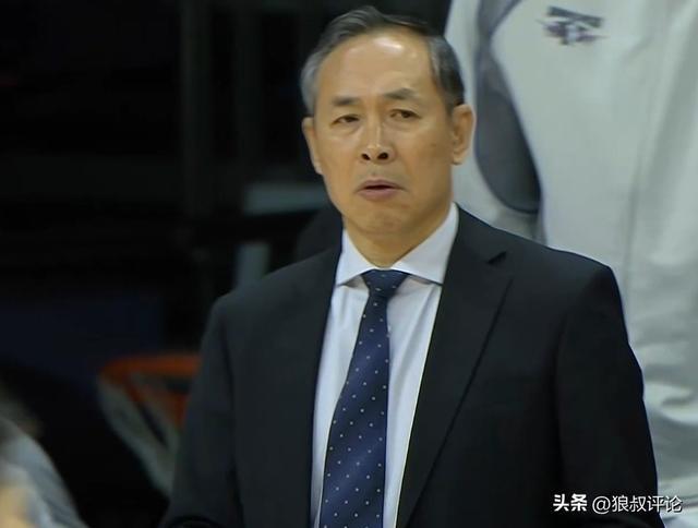 许利民：末节麦基和周琦在场表现 坚定后续围绕双塔搭配更多的战术